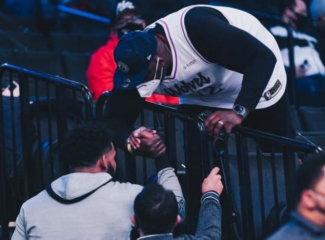 九游体育app官方入口-唐斯：现场看到父亲的时候 我不禁去想母亲去哪了？